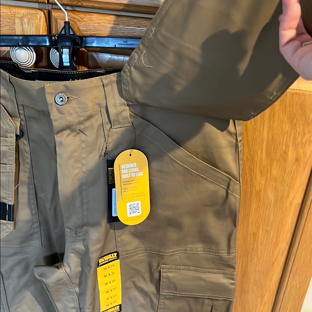 DEWALT Tradesman Work Pants - Picture 5 of 7